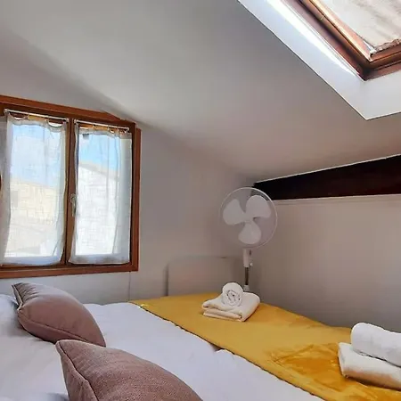 Emplacement N°1+terrasse Vue+cite+trivalle+clim * Carcassonne