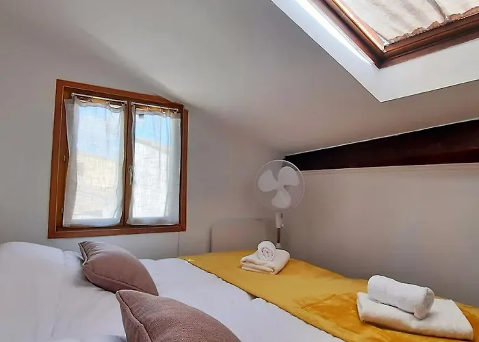 Emplacement N°1+terrasse Vue+cite+trivalle+clim * Carcassonne